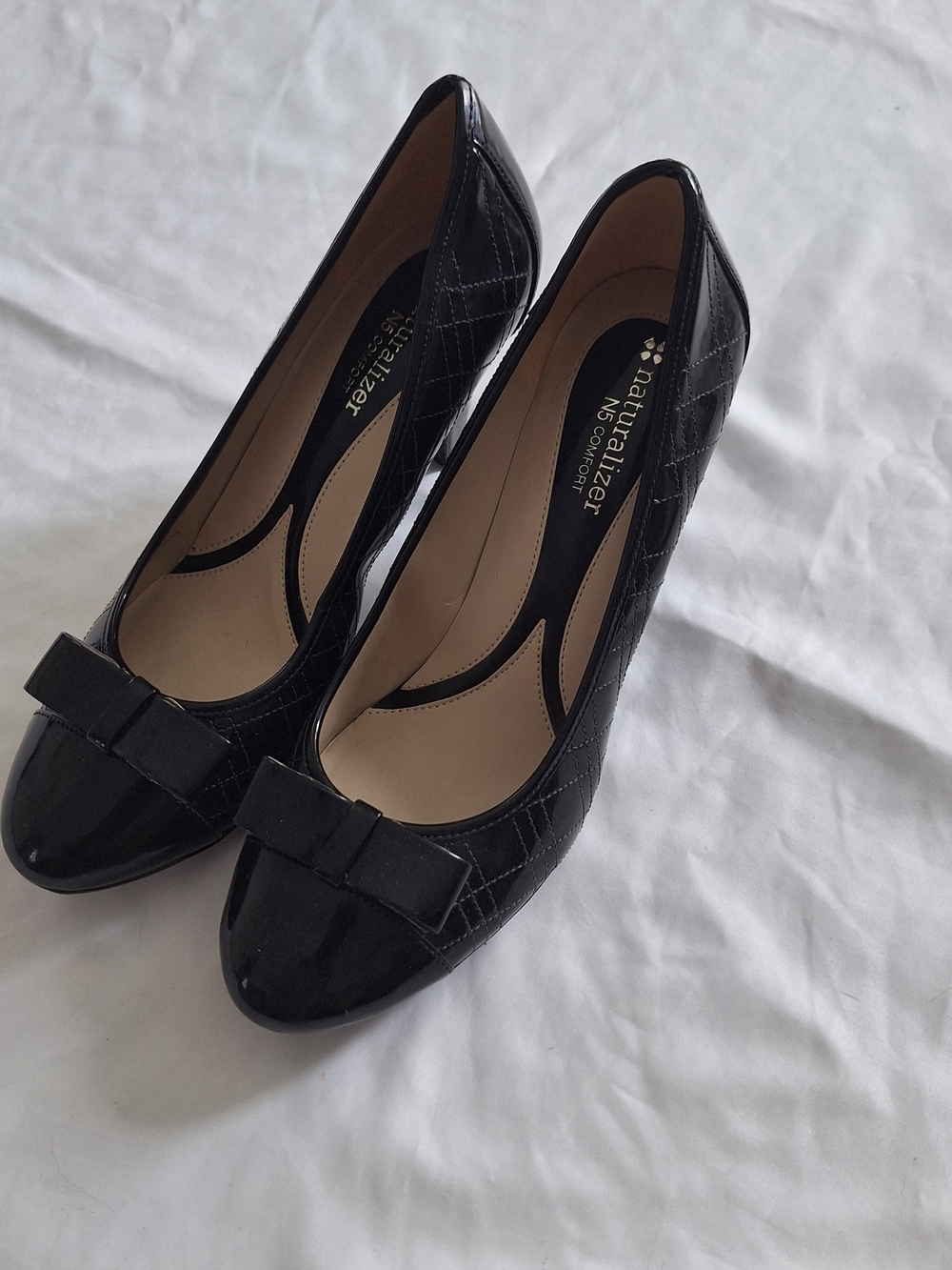 Naturalizer Women's Black Quilted Patent Bow Pumps 8 1/2